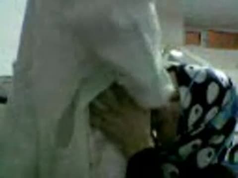 Docteur baise une arabe et filme en cachette