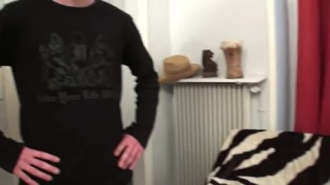 Une mature dominatrice chaude prise en doggystyle sur le canap !