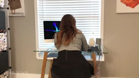 Gros cul et nichons de MILF sur webcam