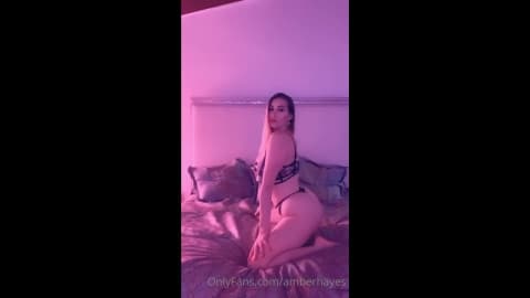 Cette blonde a un corps divin à ne pas rater