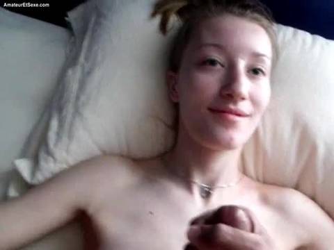 Blonde suce une bite de black