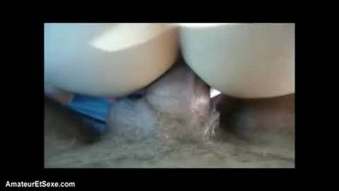 Sodomisée dehors par son copain