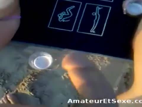 Bières et sexe… 2 couples amateurs s&rsquo;amusent au bord de l&rsquo;eau !