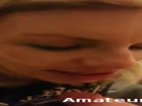 Pipe et baise pour une mordue de plaisir