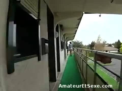 Un mari traite sa femme comme une pute à l&rsquo;hotel