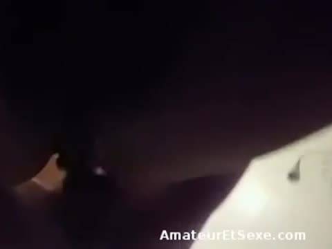 Elle préfère sucer et se faire enculer plutôt que de ranger sa chambre !