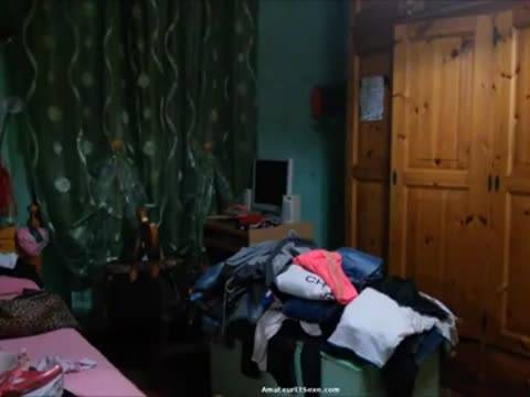 Epiée en train de se changer