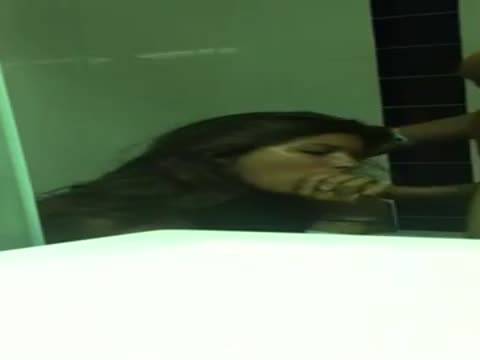 Meuf française se fait baiser dans la douche