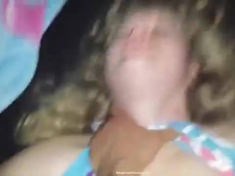 Une grosse blonde décalquée du minou