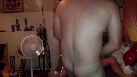 Trio entre voisins libérés