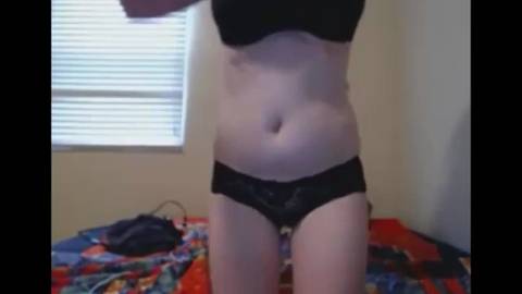 Salope aux gros boobs s&rsquo;exhibe en webcam