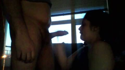 Plan cam exhibe en couple avec une brune libérée