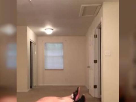 Corps-à-corps passionné avant d’emménager