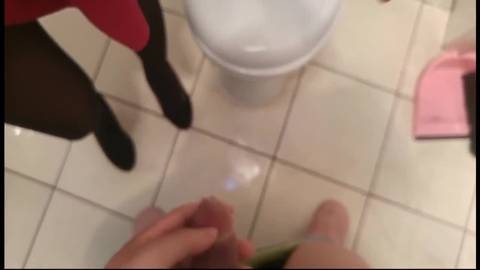 Une amatrice chinoise niquée aux chiottes