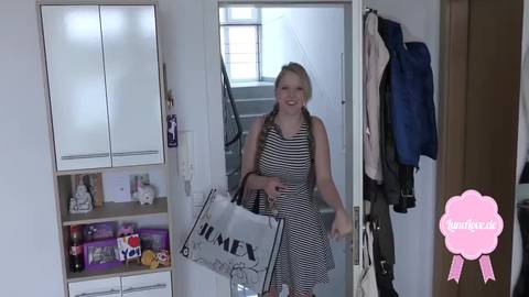 Cochonne blonde avec un anneau dans le nez se fait niquer