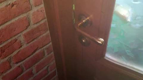 Blonde se fait percer ses deux trous après une séance de YOGA