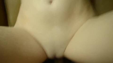 Une jolie scène bdsm avec la brune