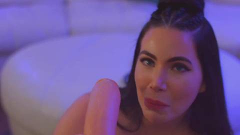 Grosse cochonne et son sextoy sur xvideo