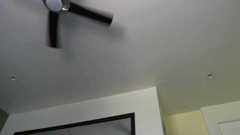 Belle chienne blonde nous offre un Sexcam