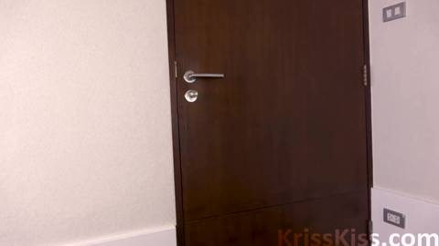 Elle avale sa grosse bite avec plaisir