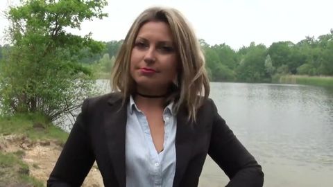 Un porno francaise au bord de la rivière