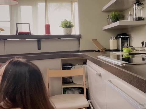 Xxx porn d&rsquo;une fellation à la cuisine