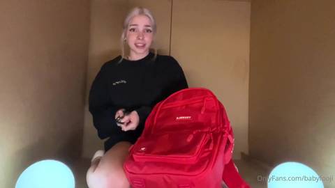 Elle se doigte devant ses photo sur 4tube