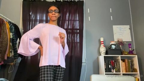 Porno black avec l&rsquo;étudiante en mini-jupe