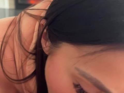 4tube brune fait une fellation en POV