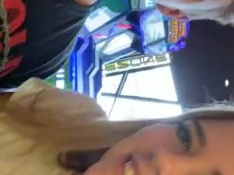 Cette fille s&rsquo;amuse beaucoup dans cette xlove