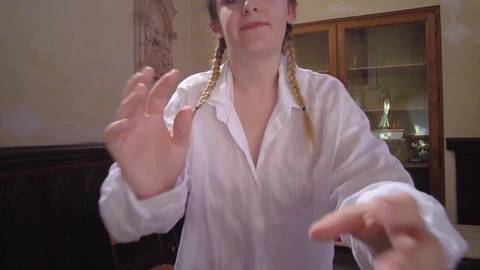 Striptease d&rsquo;une teen +18 et masturbation